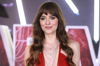 Perché l'allenatore di Dakota Johnson Megan Roup dice che dovresti allenarti di meno