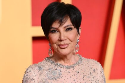 Kris Jenner sembra il doppelgänger di Kim Kardashian con nuovi capelli