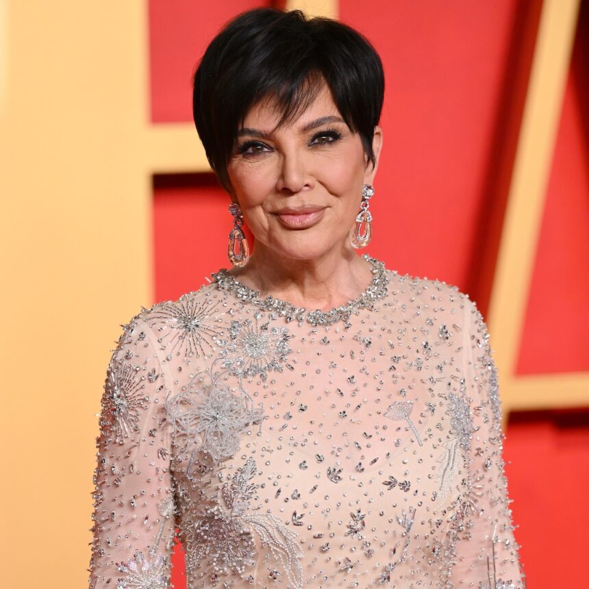 Kris Jenner sembra il doppelgänger di Kim Kardashian con nuovi capelli