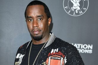 Sean "Diddy" Combs debutta i capelli ingrigiti in rara apparizione in aula
