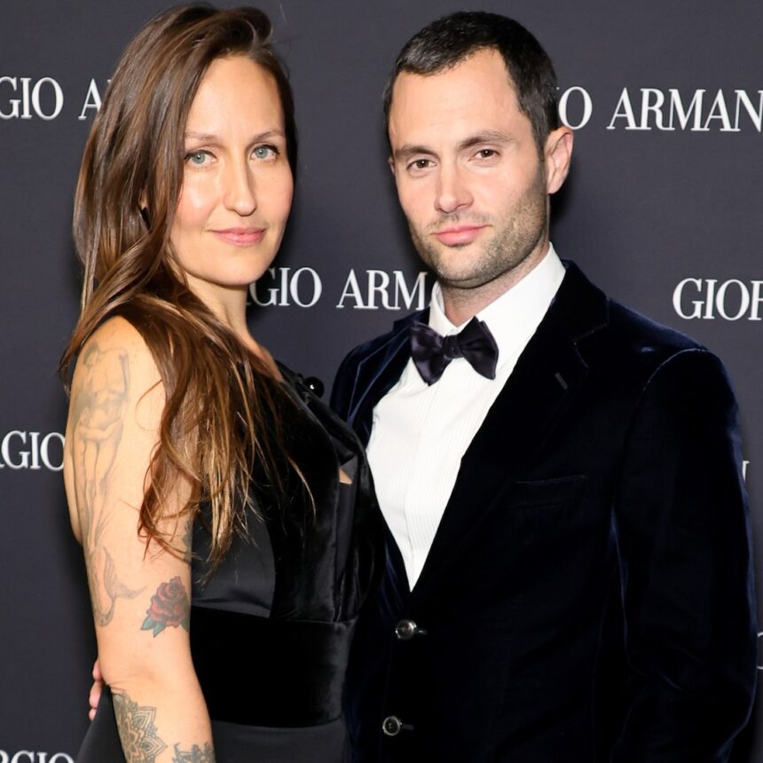 La moglie di Penn Badgley, Domino Kirke, è incinta, aspettando i gemelli