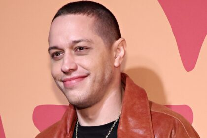 Pete Davidson fornisce un aggiornamento sulla rimozione del tatuaggio "terribile"