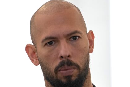 GF Bri Stern di Andrew Tate afferma di averla attaccata durante il sesso, presenta il rapporto della polizia
