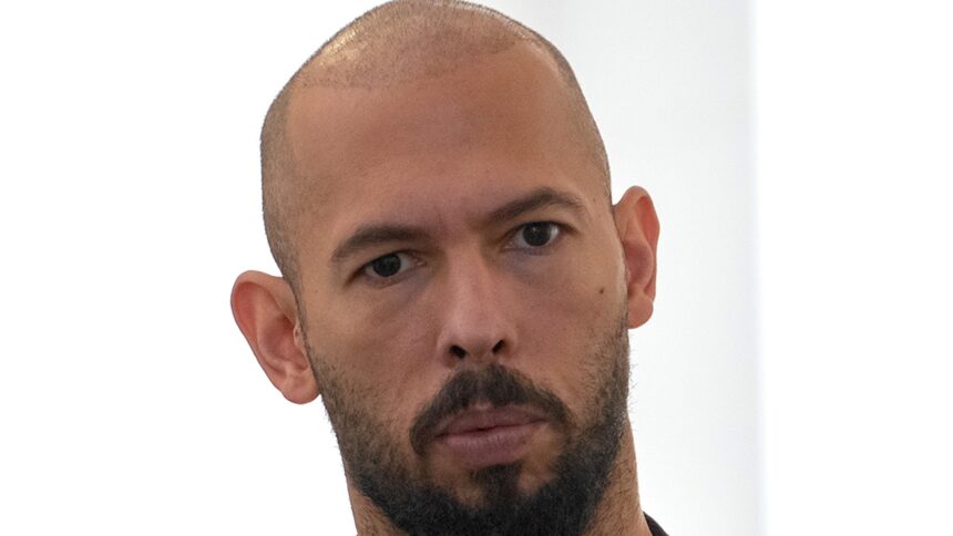 GF Bri Stern di Andrew Tate afferma di averla attaccata durante il sesso, presenta il rapporto della polizia