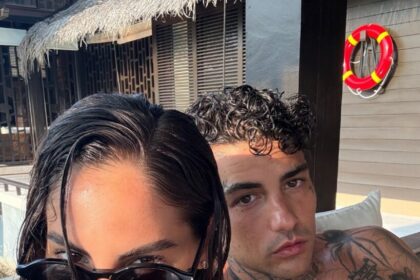 Giulia De Lellis e Tony Effe innamorati e beati alle Maldive insieme: la foto sotto al sole  - Gossip.it