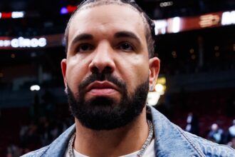 Drake accenna al "capitolo successivo" in Cryptic Post, "potrebbe farti sentire insolito"