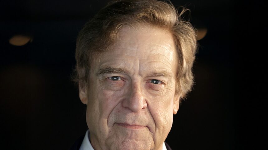 John Goodman ferito nel film ambientato nel Regno Unito