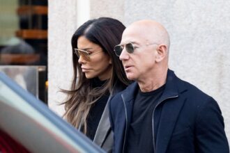 Lauren Sanchez e Jeff Bezos lasciano Dolce & Gabbana Store con più borse