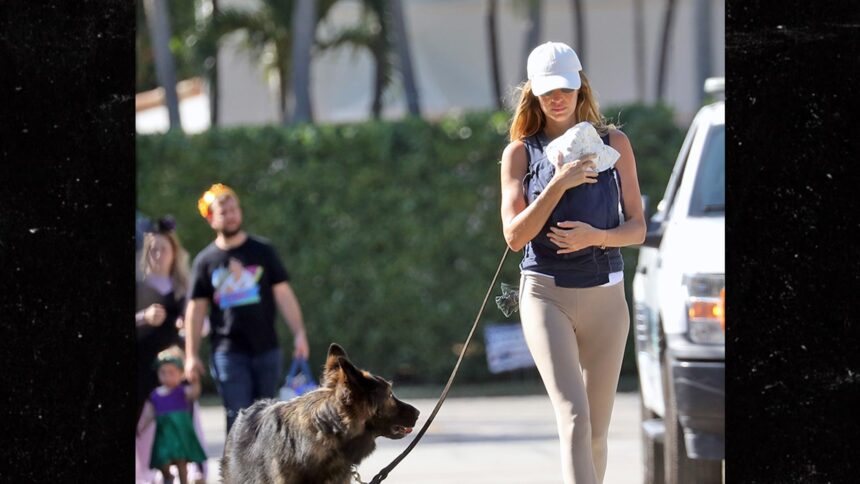 Gisele Bündchen visto con il neonato per la prima volta su Miami Stroll