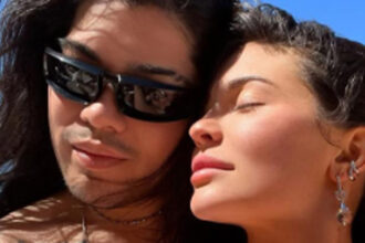 Kylie Jenner, Jennifer Lopez & More partecipano al funerale di un accanto amico e parrucchiere di celebrità Jesus Guerrero
