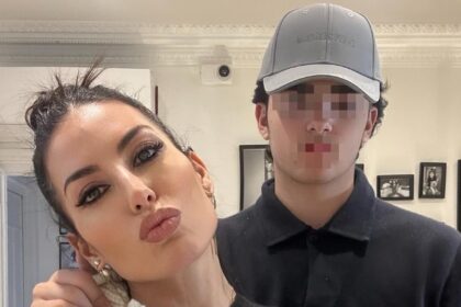 Elisabetta Gregoraci al settimo cielo per il ritorno a casa del figlio dal collegio per i suoi 15 anni: ''18 marzo, il giorno più bello'' - Gossip.it