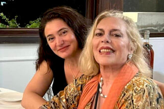 ''Il dolore è insopportabile'': la figlia di Nadia Cassini ricorda la madre con l'ultima foto insieme a lei della scorsa estate - Gossip.it