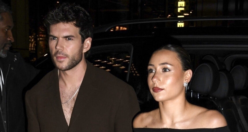 La star di "Bridgerton" Luke Newton e la fidanzata Antonia Roumelioti vanno ancora forte, viste tenendosi per mano a Londra
