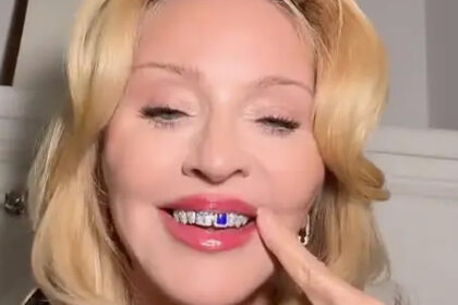 Madonna debutta le nuove griglie incrostate di lapis-and-diamond su tiktok