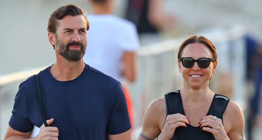Mel C di Spice Girls colpisce la spiaggia con il fidanzato hunky Chris Dingwall in Australia