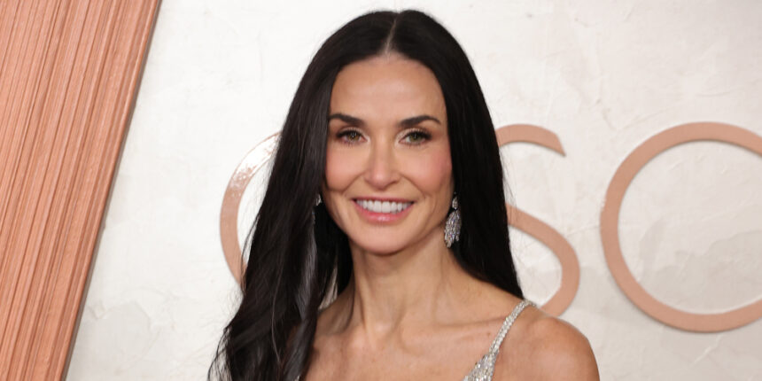 Demi Moore ha un'altra vittoria della moda su Oscar 2025 Red Carpet