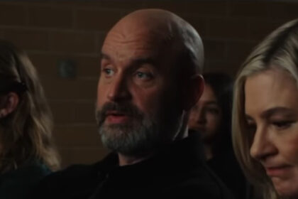 Tom Segura rivela la prima occhiata alla nuova serie di Netflix "Bad Thoughts"