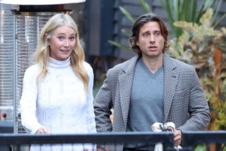 Gwyneth Paltrow e il marito Brad Falchuk hanno visto sostenere un amico all'evento del libro di Santa Barbara