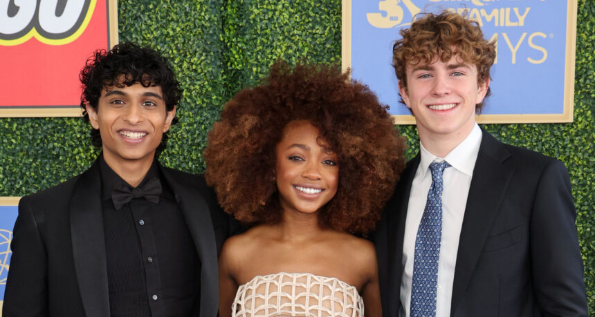 Le star di "Percy Jackson & the Olympians" frequentano il premio per bambini e familiari, vinci il premio dopo il rinnovo della stagione 3