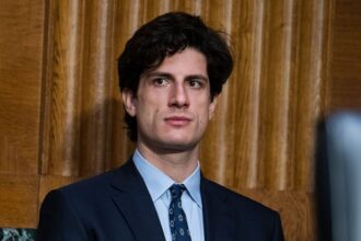Jack Schlossberg sbatte Donald Trump dopo il rilascio di documenti JFK