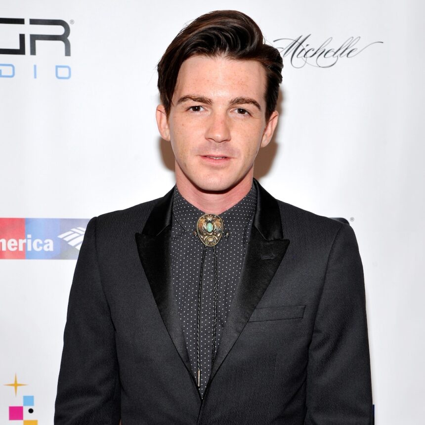 Perché Drake Bell dice di essere stato "gettato ai lupi" dopo Drake e Josh