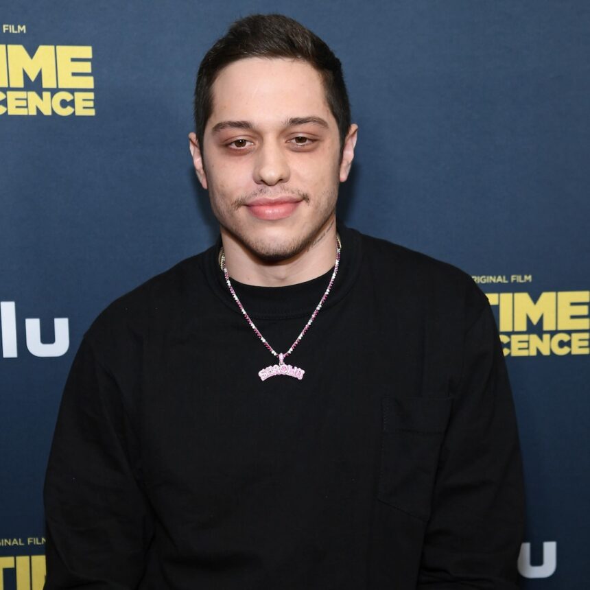 Pete Davidson reagisce alla menzione di Kim Kardashian Romance