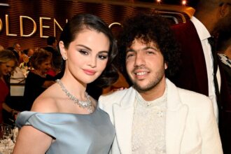 Benny Blanco debutta New Look e Selena Gomez approva