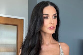 Demi Moore's Secret to Shiny Oscar Hair: Guida passo-passo