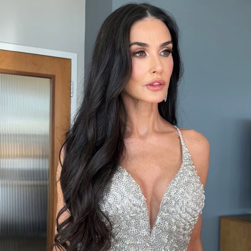 Demi Moore's Secret to Shiny Oscar Hair: Guida passo-passo
