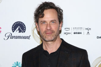 Tom Everett Scott si unisce al cast della serie prequel di "Elle" "Legally Blonde" - ha rivelato il suo ruolo importante!