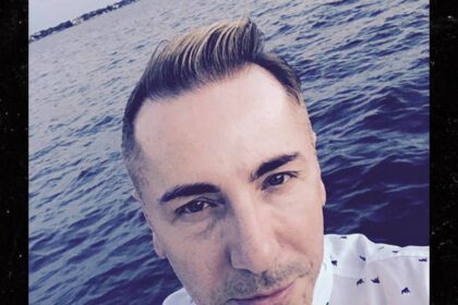 L'ex ospite "sotto il mazzo" Anthony Drewitt-Barlow ha fatto irruzione da agenti federali