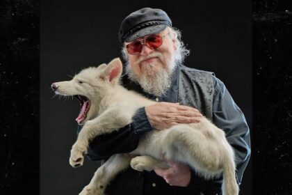 Il creatore di "Game of Thrones" George Rr Martin incontra i lupi terribili risorti