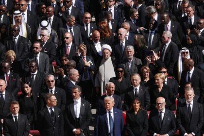 Donald Trump, Joe Biden, Prince William partecipano