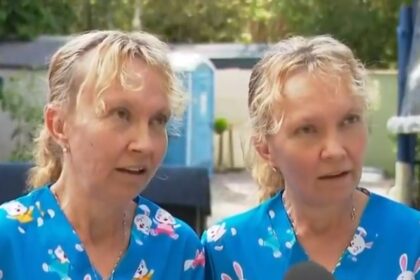 I gemelli identici australiani danno in sincronia l'intervista sul presunto furto d'auto armato