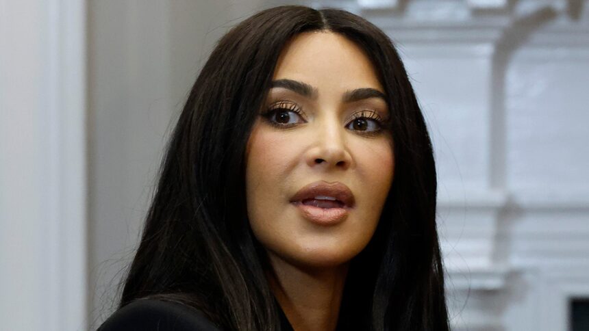 Inizia la prova della rapina di gioielli di Kim Kardashian Paris, una collana da $ 24k lasciata cadere in vacanza