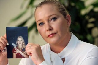 Il padre di Virginia Giuffre vuole che il suo suicidio venga indagato dopo le dichiarazioni passate