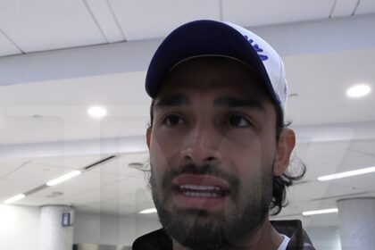 Sam Asghari afferma che John Travolta lo ha ispirato sul set