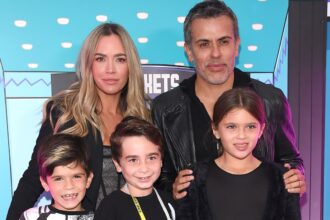 Come Teddi Mellencamp ed ex Edwin Arroyave hanno raccontato ai bambini del suo cancro