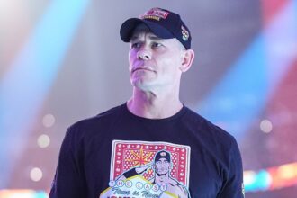 John Cena ottiene un trapianto di capelli dopo il bullismo sul punto calvo
