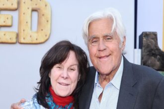 Jay Leno si rivolge alla conservazione della moglie Mavis Leno