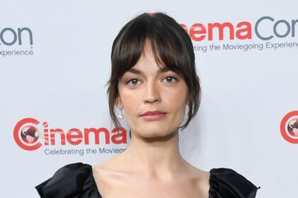 Emma Mackey che gioca a White Witch in Narnia di Greta Gerwig