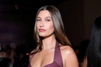 La moglie di Justin Bieber Hailey Bieber ha nascosto baby brush a Coachella 2024