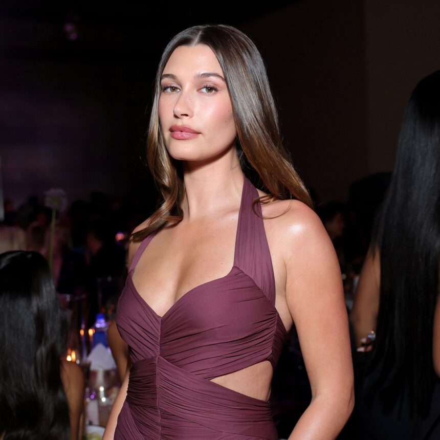 La moglie di Justin Bieber Hailey Bieber ha nascosto baby brush a Coachella 2024