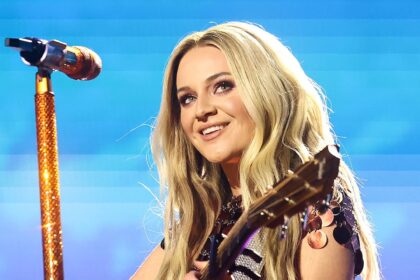 Kelsea Ballerini indossava parrucca sui capelli per gli spettacoli in diretta