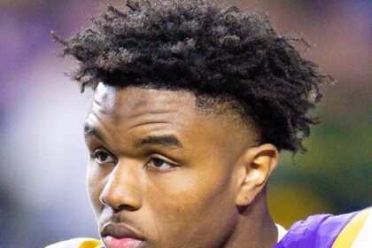 L'ampio ricevitore LSU Kyren Lacy sospettato di essere morto per ferita da arma da fuoco autoinflitta