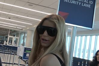 Jessica Simpson dice che continuerà a bere lo sperma di serpente per essere una cantante migliore