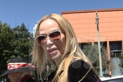 Christina Fulton dice che Val Kilmer è stata molto generosa con lei sul set di "porte"