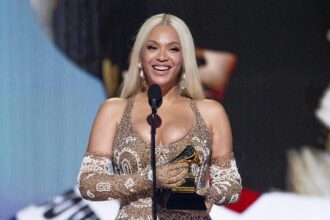 Affare familiare Issa! Beyoncé dà il via al tour di "Cowboy Carter" con ospiti iconici: Blue Ivy e Rumi Carter (video)