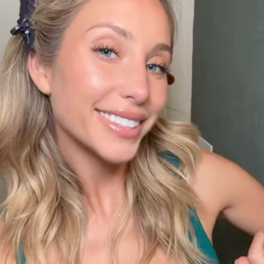 Alix Earle rivela la sua tinta per la pelle preferita per look da trucco glam e leggero