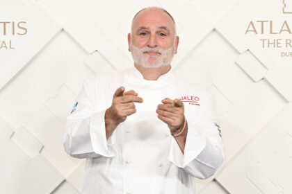 Chi è Jose Andres? 5 cose sul fondatore del World Central Kitchen - Hollywood Life